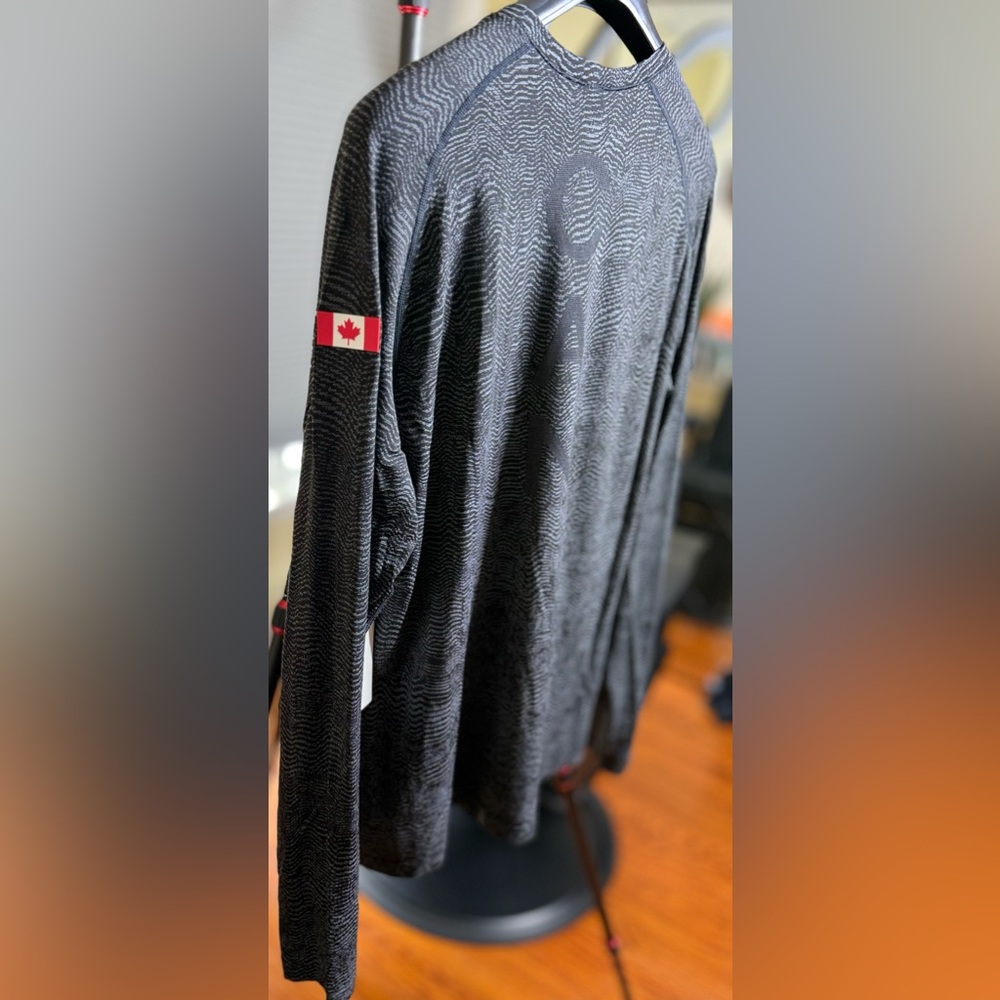GORGEOUS LULULEMON OLYMPIC 
Long sleeve Shirt !!!